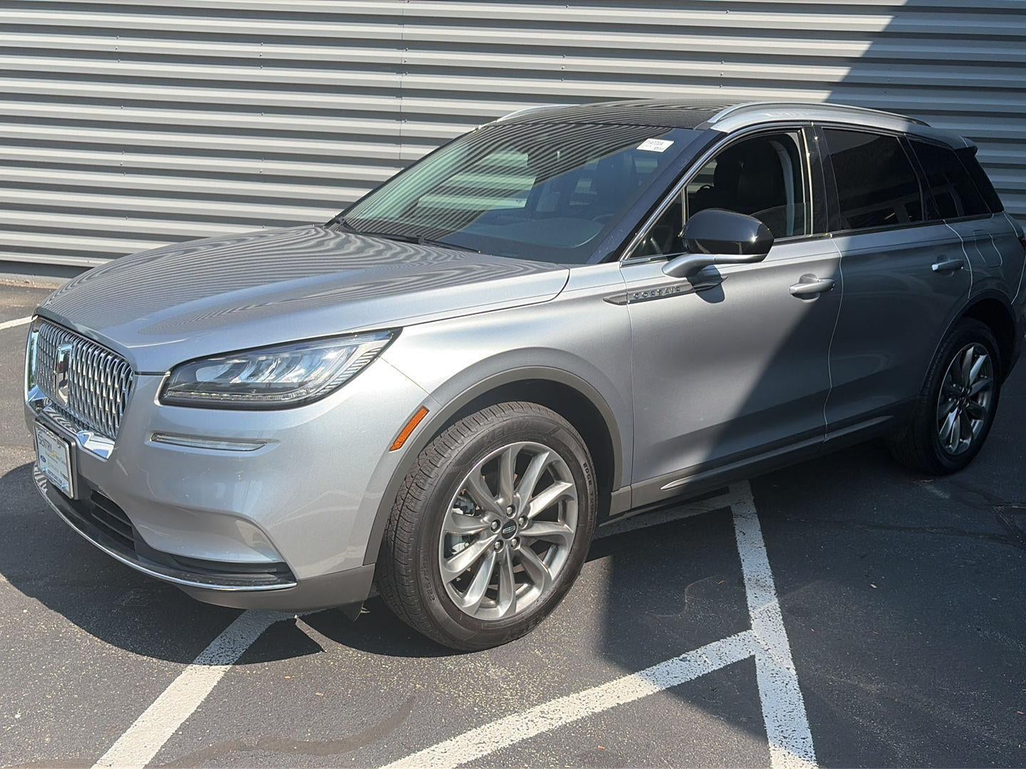 2022 Lincoln Corsair Standard in Silver Radiance Metallic Clearcoat — front three-quarter view